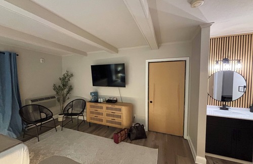 Rapid City Hotel | King Room Near Torch Lake | Hot Tub, Sauna, Resort Amenities