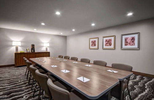 Holland Apartment | King Suite w/Pool & Breakfast | Near Downtown