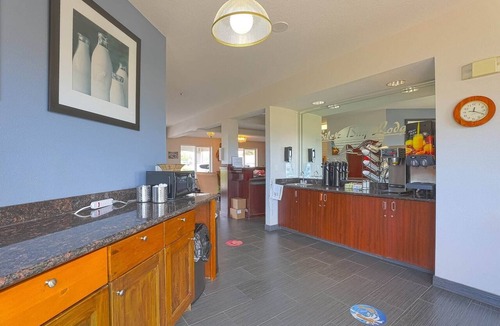 Lincoln City Apartment | King Suite with Balcony - Ocean View