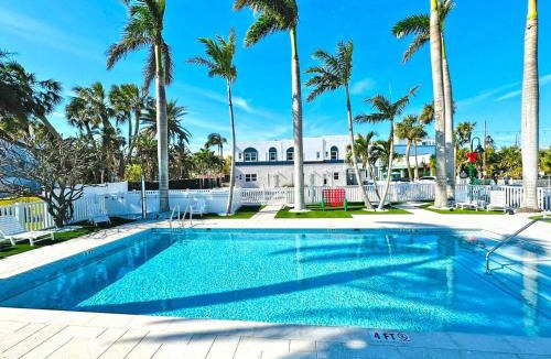 Pass-a-Grille Historic District Apartment | La Tortuga Historic Pass A Grille St Pete Beach 19