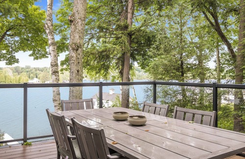 Charlevoix House | Lake Charlevoix Memories/Lakefront| Private Dock | close to Castle Farms