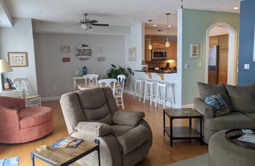Geneva-on-the-Lake Condo | LAKE ERIE-SISTIBLE CONDO