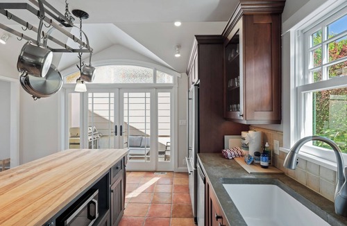 Eastlake House | Lake & Space Needle Views AC Large Groups Charming Classic Craftsman!