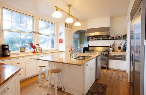 Hood River Apartment | Lakecliff Estate | Wedding Party Stays