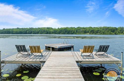 Elkhorn House | Lakefront 4-Bedroom Retreat with Hot Tub