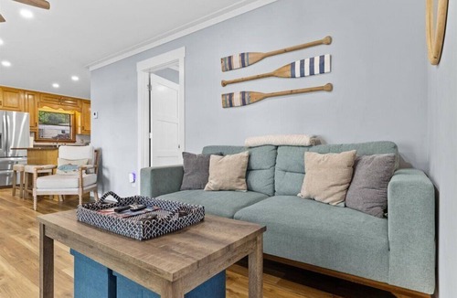 Cropwell House | Lakefront Cottage: 2 Kings, Boat Launch, Swim Dock, Firepit, 3 Patios + Bunkbeds