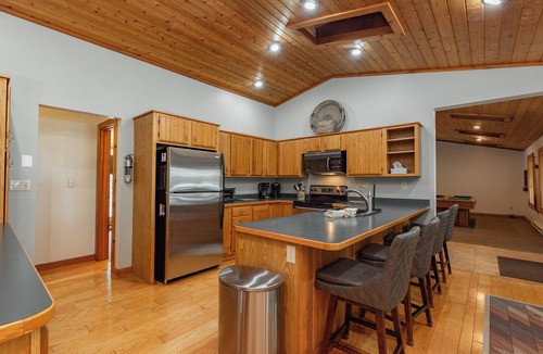 Turkey Neck House | Lakefront Dog Friendly Cottage w/Dock & Fire Pit