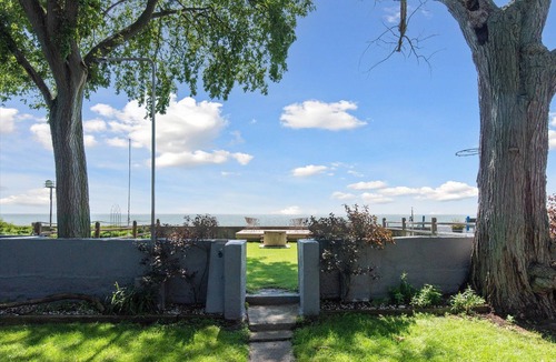Luna Pier House | Lakefront Family Home/Golf Cart/Beach