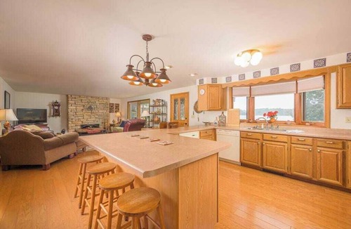 Waupaca House | Lakefront House w/Kayaks & Private Dock