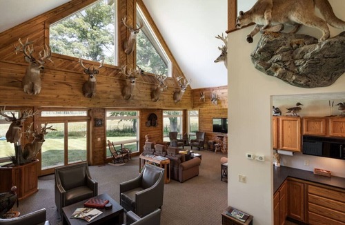 Bitely Cabin | Lakefront Lodge Africa Wing