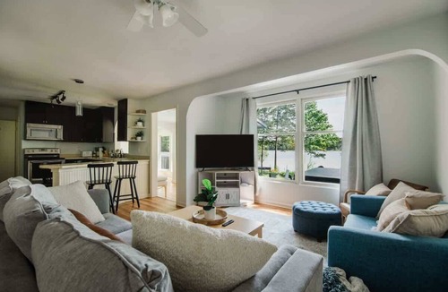 Charlevoix House | Lakefront Luxe Hideaway W/Hot tub!