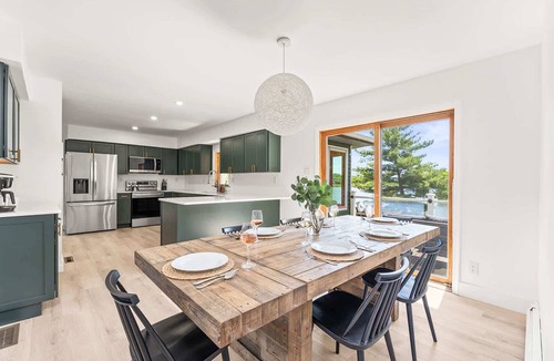Athens House | Lakefront Luxe Retreat | Beach, Pools, Pickleball