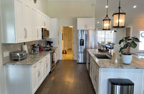 Fairvilla House | Lakefront Paradise Near Attractions