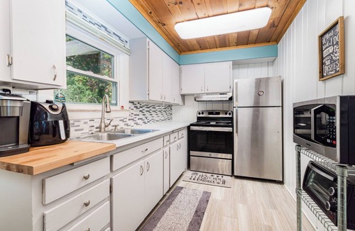 Harrison Cottage | Lakefront, Private Beach on stunning Budd Lake, Kayaks, Fire Pit & sunrises!