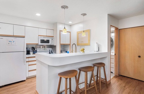 Petoskey Condo | Lakeside Club - 1 Bedroom, 1 bathroom Condo Lake Access