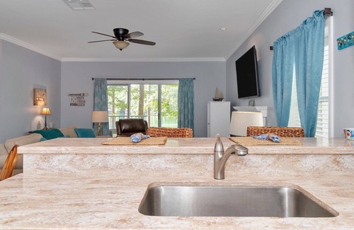 Dadeville Condo | Lakeside View: StillWaters Condo, Lake View, Local Pool, Boat Slip, 1 BDR, 1 BTH