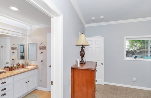 Dadeville Condo | Lakeside View: StillWaters Condo, Lake View, Local Pool, Boat Slip, 1 BDR, 1 BTH
