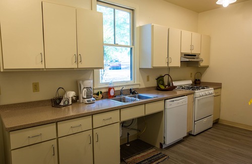 Woodstock Cabin | Lakeview cabin: Perfect for large groups & ball teams minutes from lakepoint!