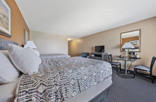 Put-in-Bay Hotel | Lakeview Room with Balcony! Put-in-Bay