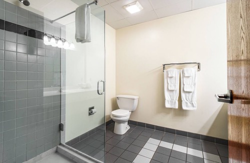 Put-in-Bay Hotel | Lakeview Room with Balcony! Put-in-Bay