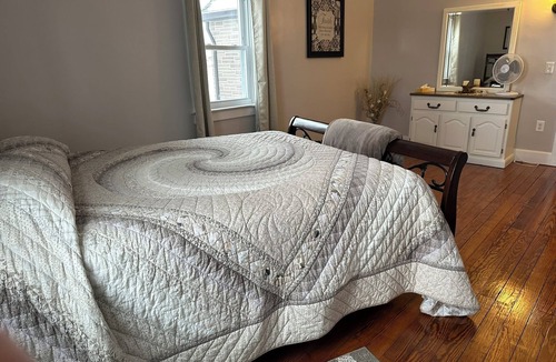 Gordonville House | Lancaster County Amish Farm Stay - Near Kitchen Kettle Village in Intercourse
