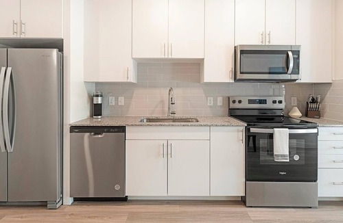 Sweetbriar Apartment | Landing | Amazing 1BD, Gym, Pool