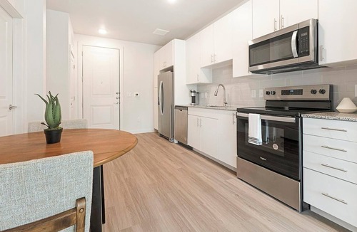 Sweetbriar Apartment | Landing | Amazing 1BD, Gym, Pool