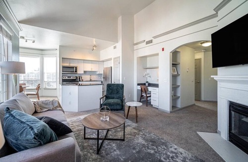 Lowry Field Apartment | Landing at IMT Lowry - 2 Bedrooms in East