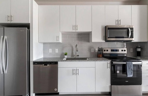 Sweetbriar Apartment | Landing | Incredible 1BD, Gym, Pool