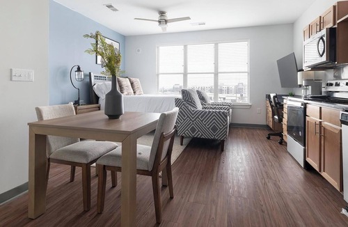 Five Points South Apartment | Landing | Modern Studio, Yoga Studio, Pool