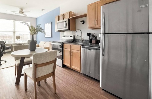 Five Points South Apartment | Landing | Modern Studio, Pool, Gym