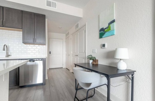 Palmetto Apartment | Landing | Stunning 2BD, Yoga Studio, Clubhouse