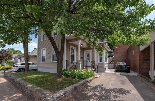 Southington Apartment | Large 2nd floor of duplex in town center