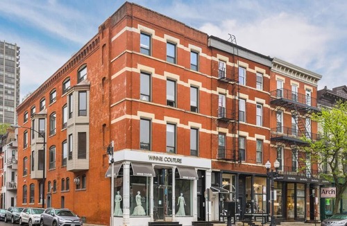 Old Town Apartment | Large 4BR/3BA Safe Old Town Location Walk Everywhere