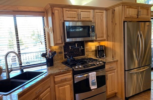 Deer Park House | Large Great Room-3 Master Suites-Hot Tub-Backs up to the Forest-Pet Friendly