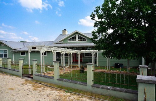 Ingram Apartment | Large home, perfect for family reunions
