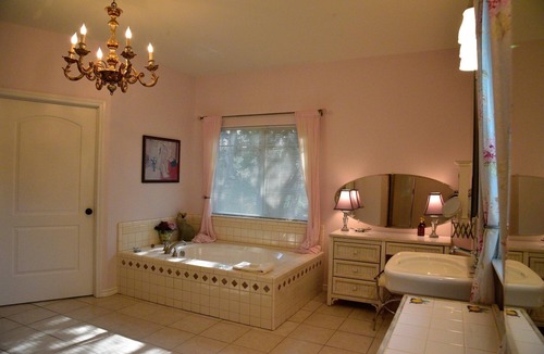 Ingram Apartment | Large home, perfect for family reunions