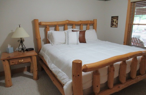 Bitely Cabin | Large lodge perfect for a relaxing, quiet getaway.