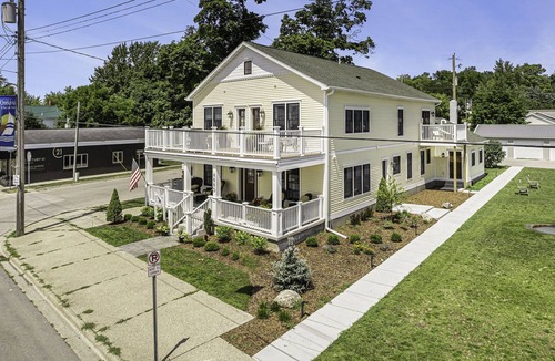 Onekama Condo | Largest Upstairs unit at the Dala House (sleeps 4)