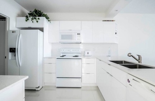 Sunny Isles Beach Apartment | Le Marina Bay 310 STR-01478