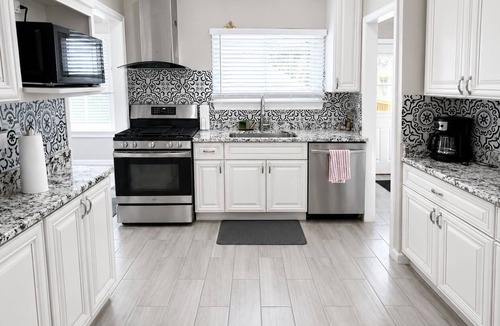 North Chicago House | Lincoln Ave Home By Naval Base!