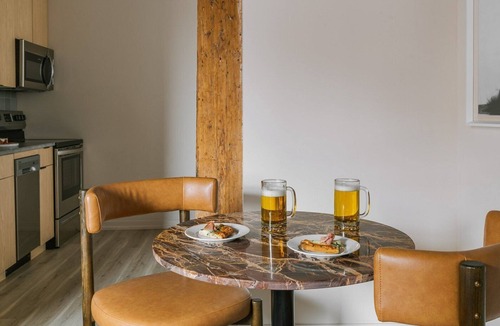 West Loop Gate Hotel | LIVN - West Loop Chicago