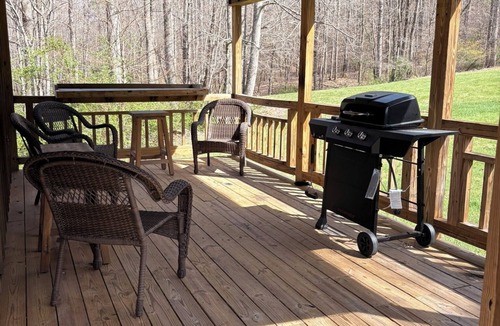 Rabun Gap House | Loft Cabin With Queen Sleeper Sofa And Spacious Deck