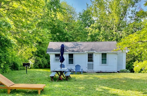 Geneva-on-the-Lake Cottage | Lovely 2 Bedroom GOTL Cottage -Pet Friendly! Sleeps 6.