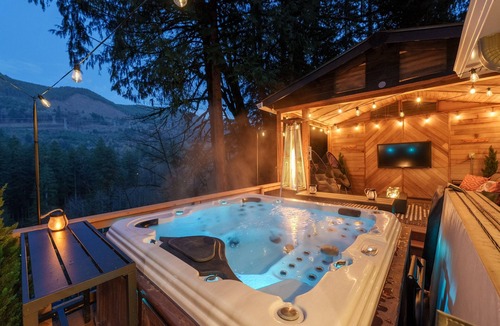 Brightwood Ski Chalet | Lux River Mnt. Views! Game Rm. Bike Shop. Hot Tub. Fire Pits. Ski Boot Dryers.
