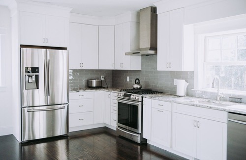 Tisbury House | Luxe 4 Bed/4 Ensuite Bath, A/C In-Town Vineyard Haven, Gunite Pool and Spa