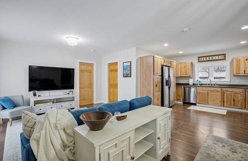 Meredith Apartment | Luxurious and Sunny Apt at Main Street, Meredith