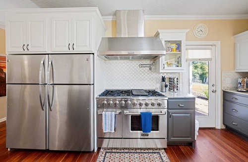 Mariposa House | Luxurious Brand New property 3bd/3b Pool & Hot tub