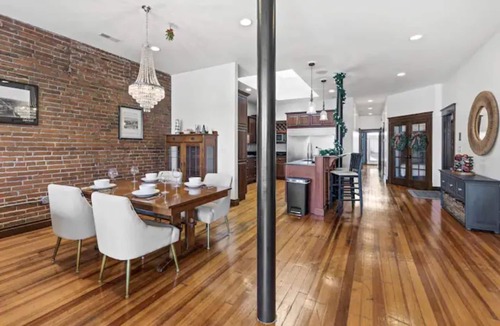 Jefferson City House | Luxurious downtown loft with amazing rooftop views