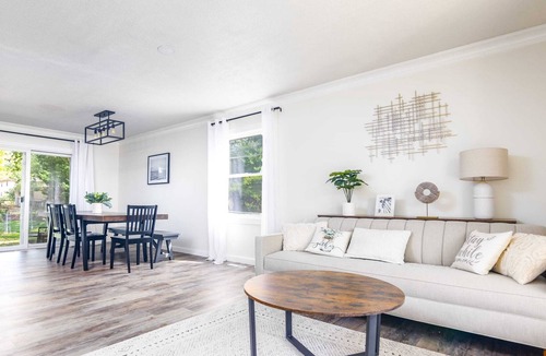 West Des Moines House | Luxurious Family Friendly 5 Bedroom House
